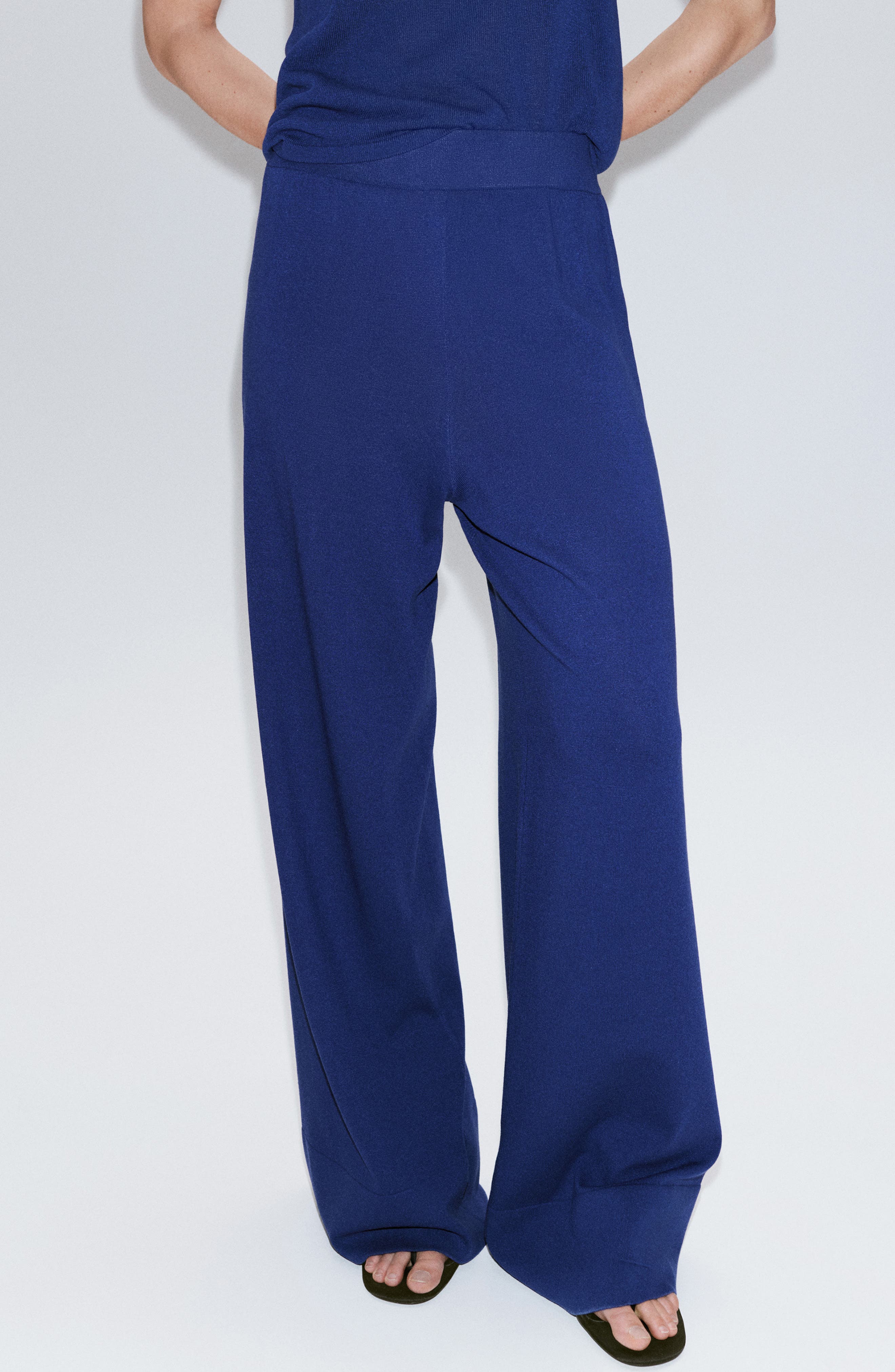 VIBRANT BLUE