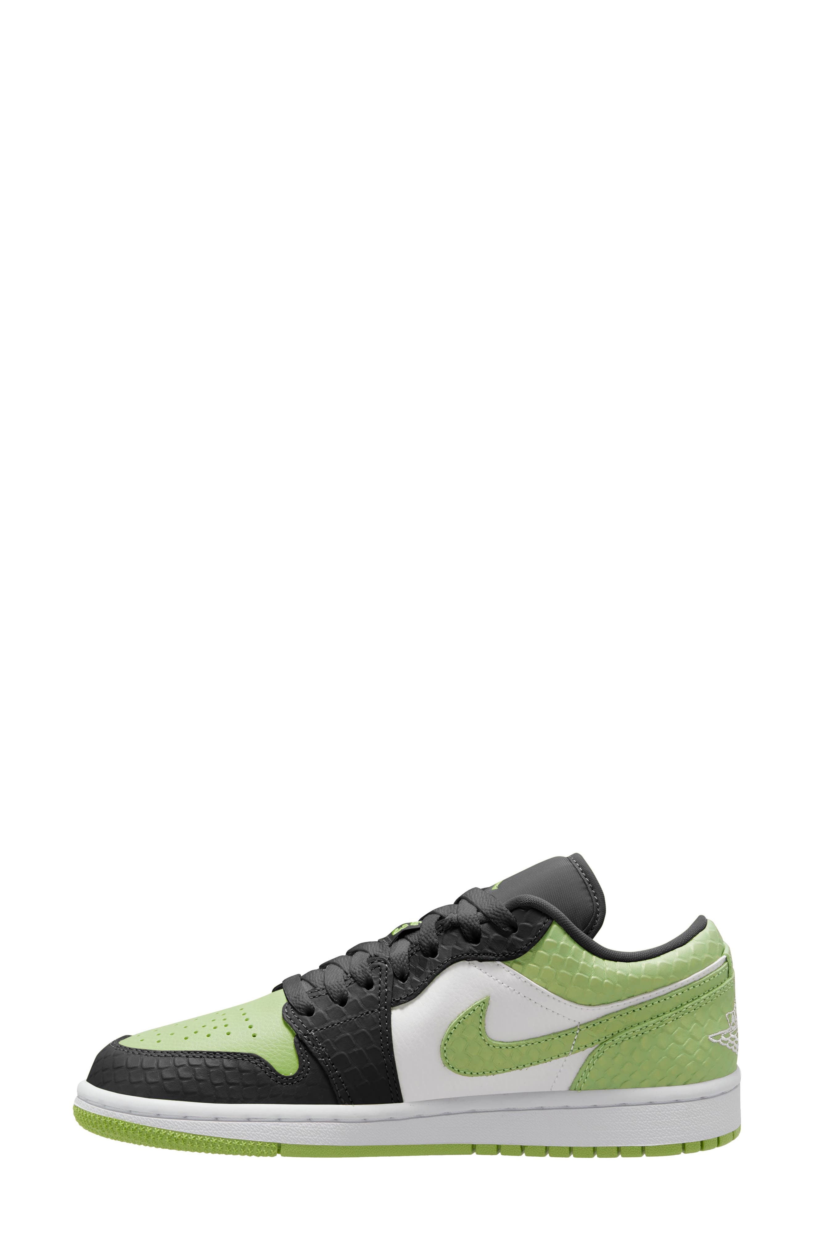 Jordan Air Jordan 1 Low SE Basketball Sneaker, Alternate, color, 