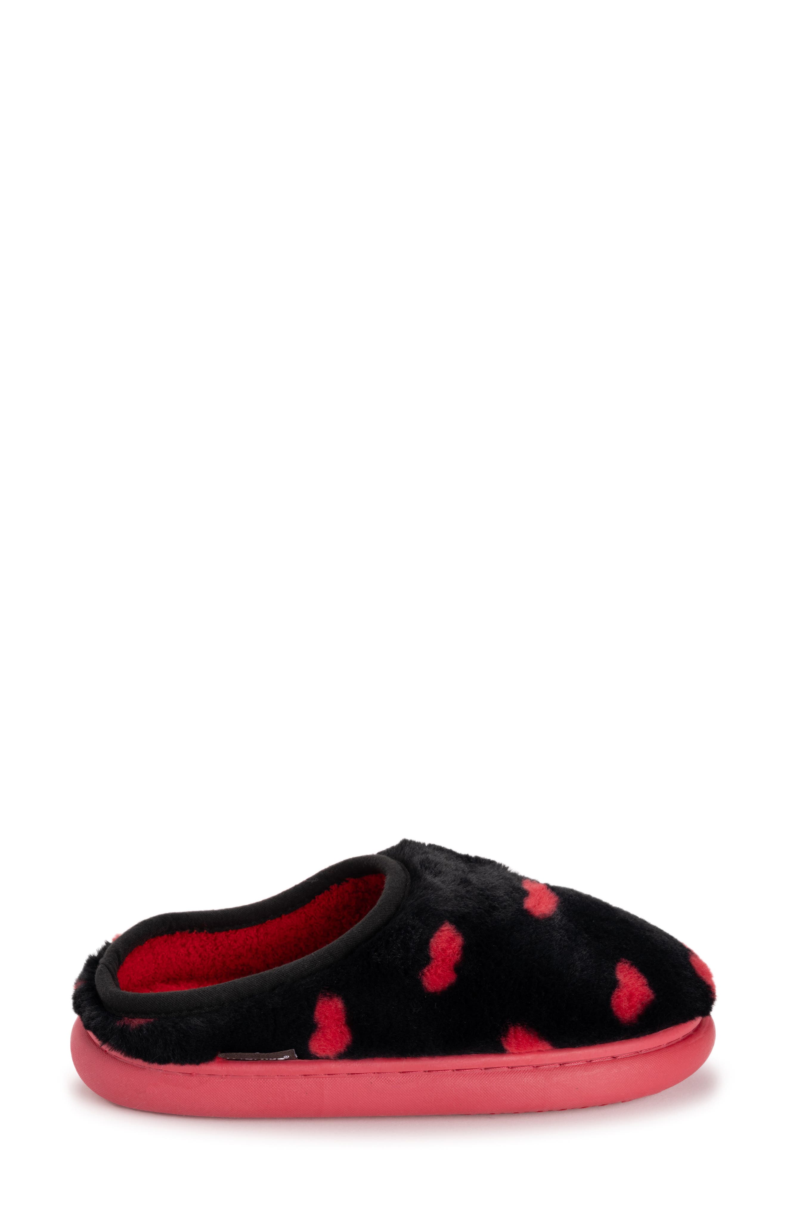 MUK LUKS Luan Faux Shearling Clog Slipper, Alternate, color, Black W/Red Hearts