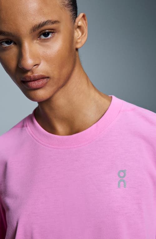 On Train-t Tech Crop T-shirt In Raspberry