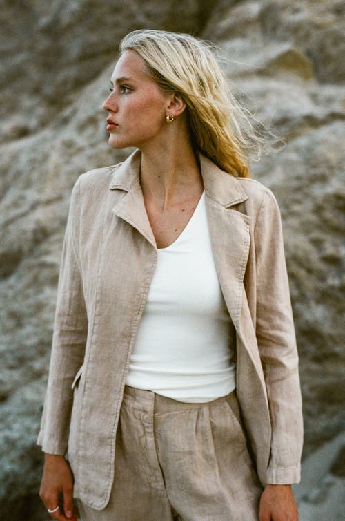 Vir Vita Margaret Linen Blazer In Brown