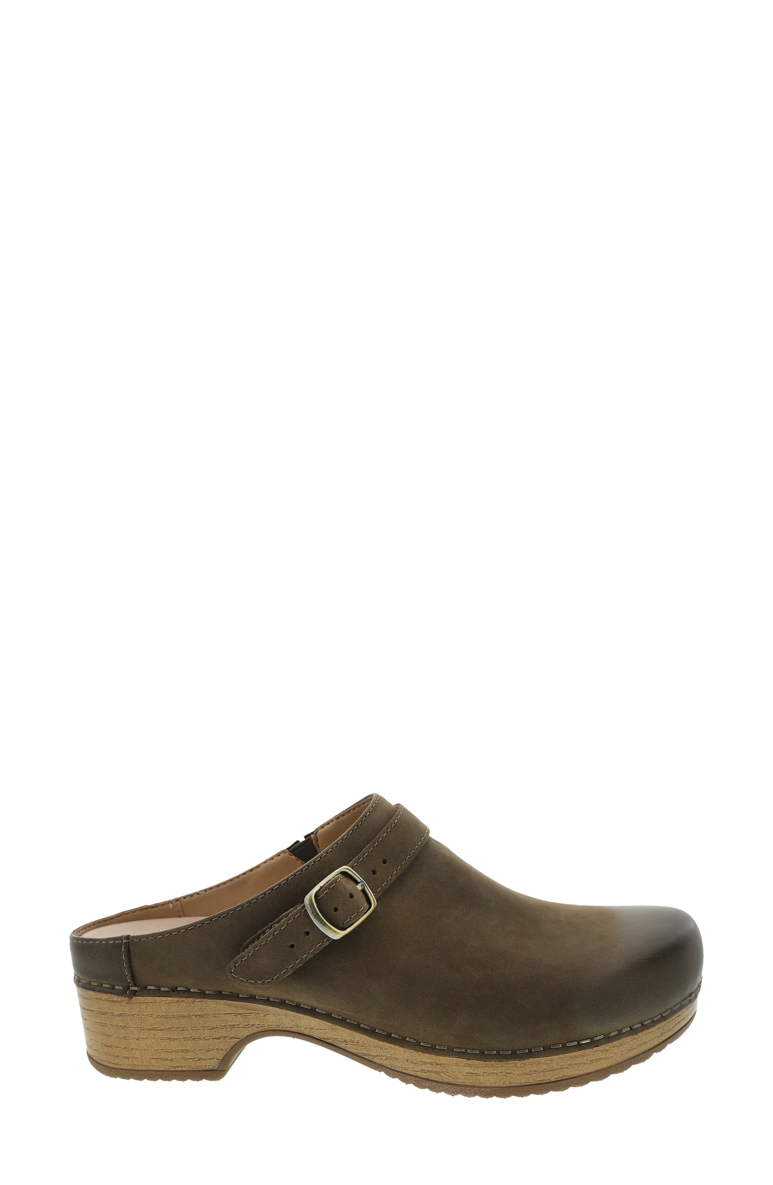 Berry Clog, Alternate, color, MUSHROOM NUBUCK LEATHER