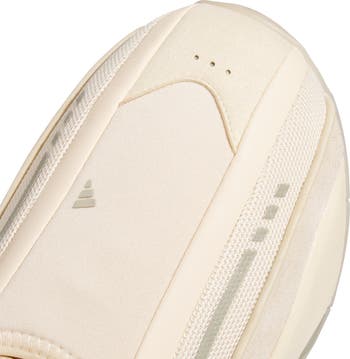 Mad Iiinfinity Low Basketball Sneaker