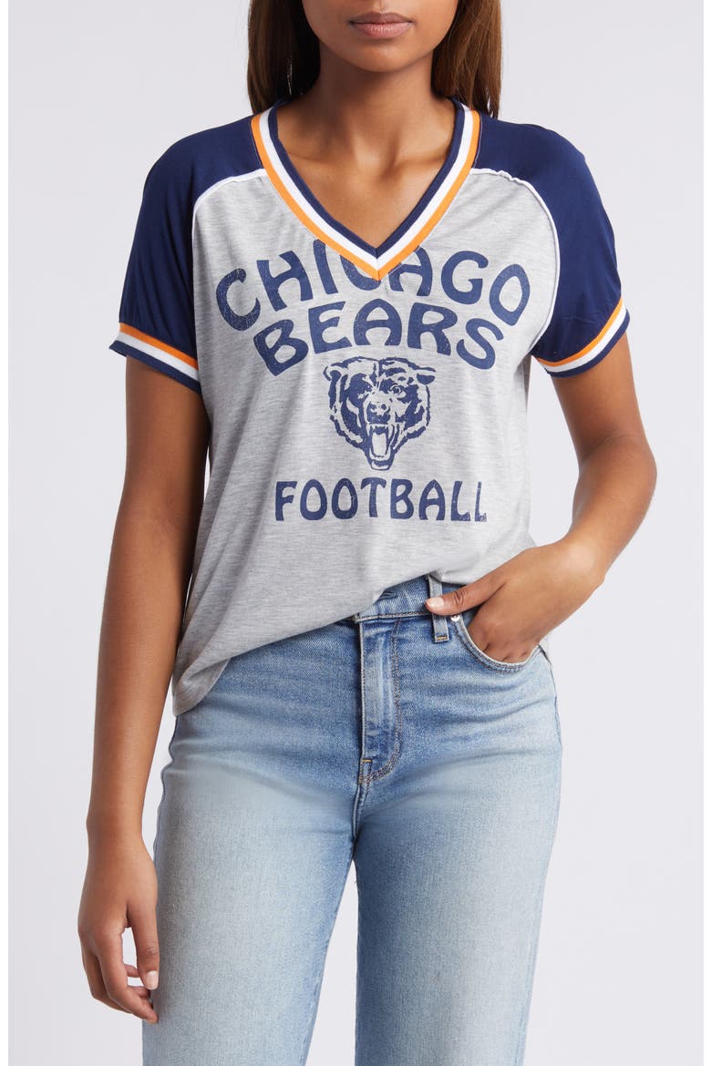 Women's WEAR by Erin Andrews Heather Gray Chicago Bears Cropped Raglan Throwback V-Neck T-Shirt, Main, color, Heather Gray
