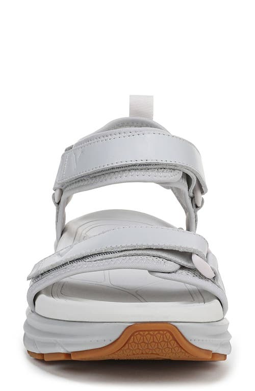Vionic Women Wanderer Sandal In Varpor Gray In Vapor Grey