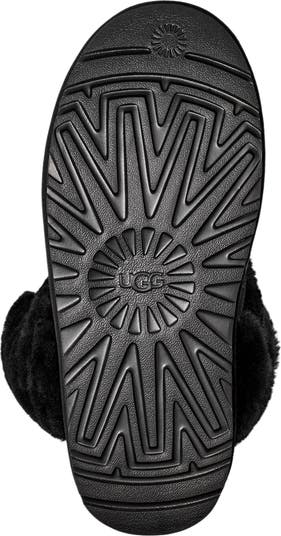UGG® Classic Chillapeak Genuine Shearling Trimmed Boot UGG® Classic Chillapeak Genuine Shearling Trimmed Boot