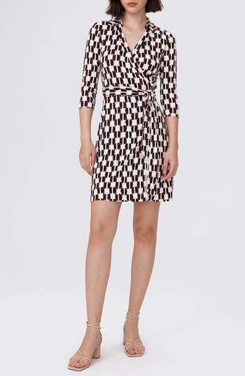 Diane Von Furstenberg Blue & offers White Geometric Print Long Sleeve Silk Wrap Dress