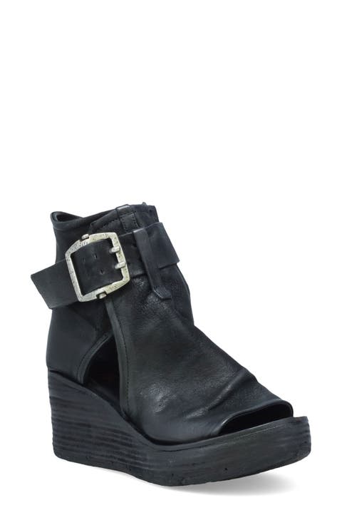 Naya Wedge Sandal (Women)