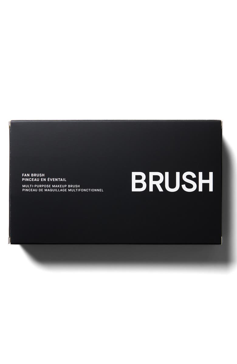 GEE BEAUTY Fan Makeup Brush, Alternate, color, Black