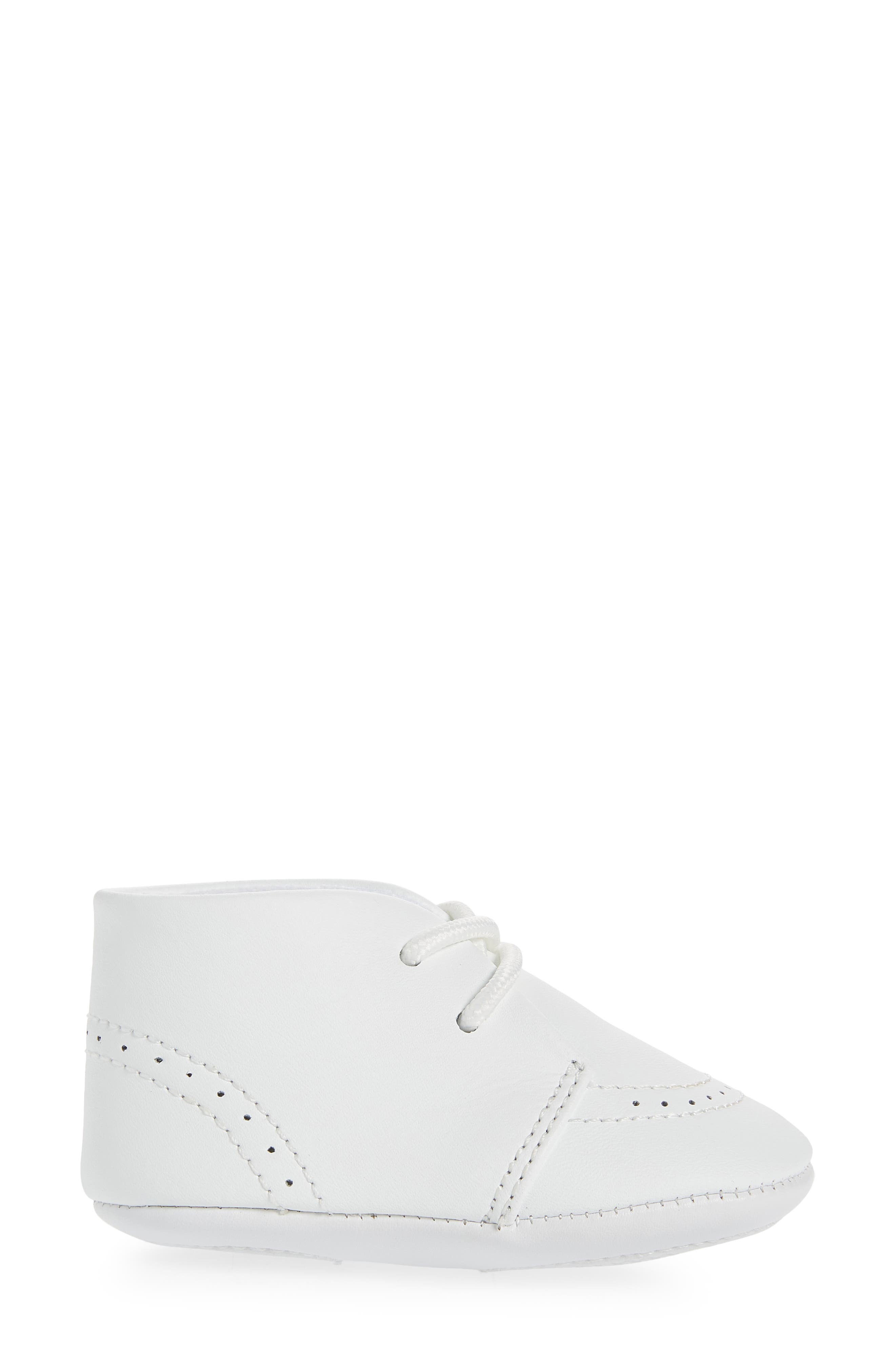 L'AMOUR Benny Brogue Oxford Crib Shoe, Alternate, color, White