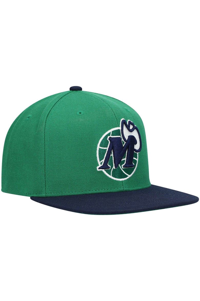 Men's Mitchell & Ness Green/Navy Dallas Mavericks Hardwood Classics Team Two-Tone 2.0 Snapback Hat, Alternate, color, Green