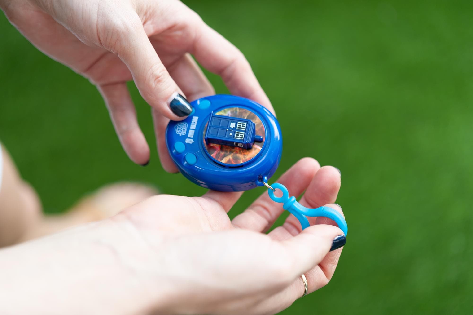 Toynk Doctor Who TARDIS Talking Clip On Keychain - Pocket Pal & Backpack Keyring, Alternate, color, Blue