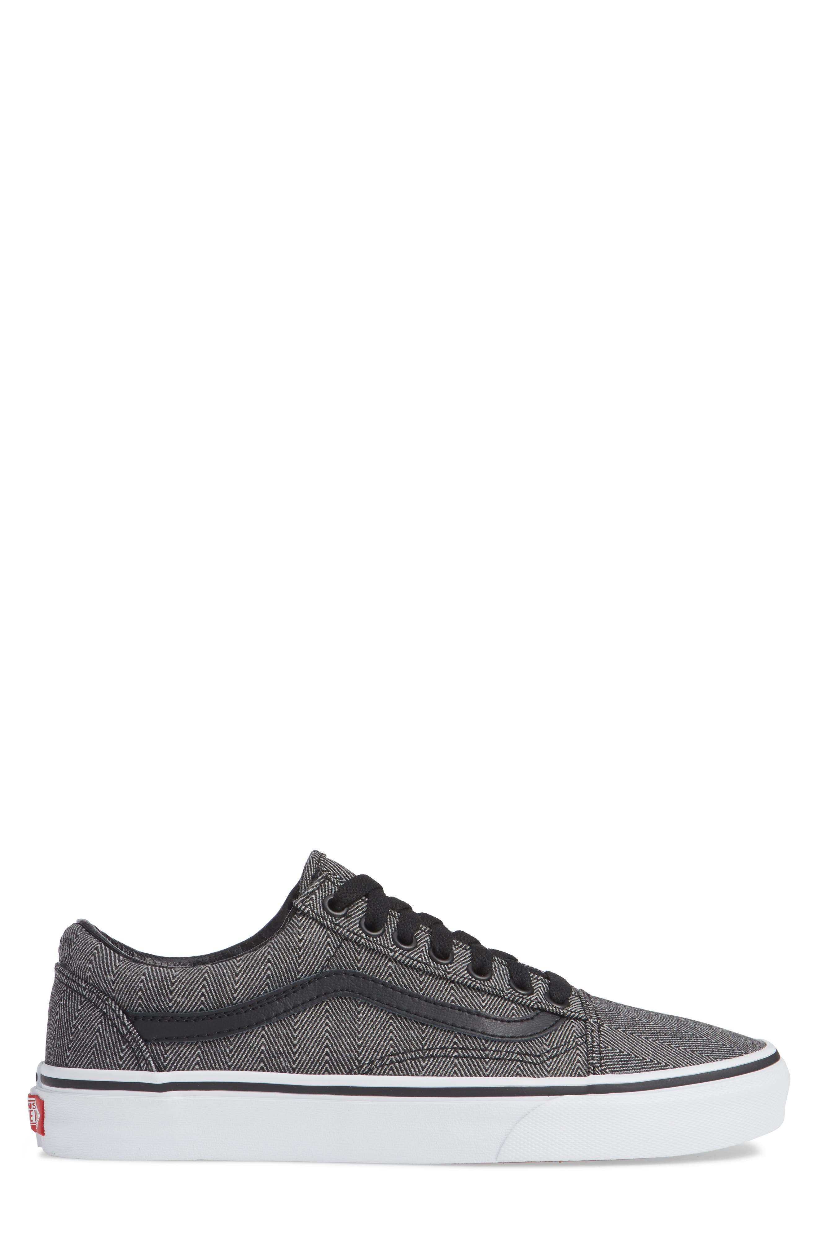 Vans UA Old Skool Sneaker, Alternate, color, 
