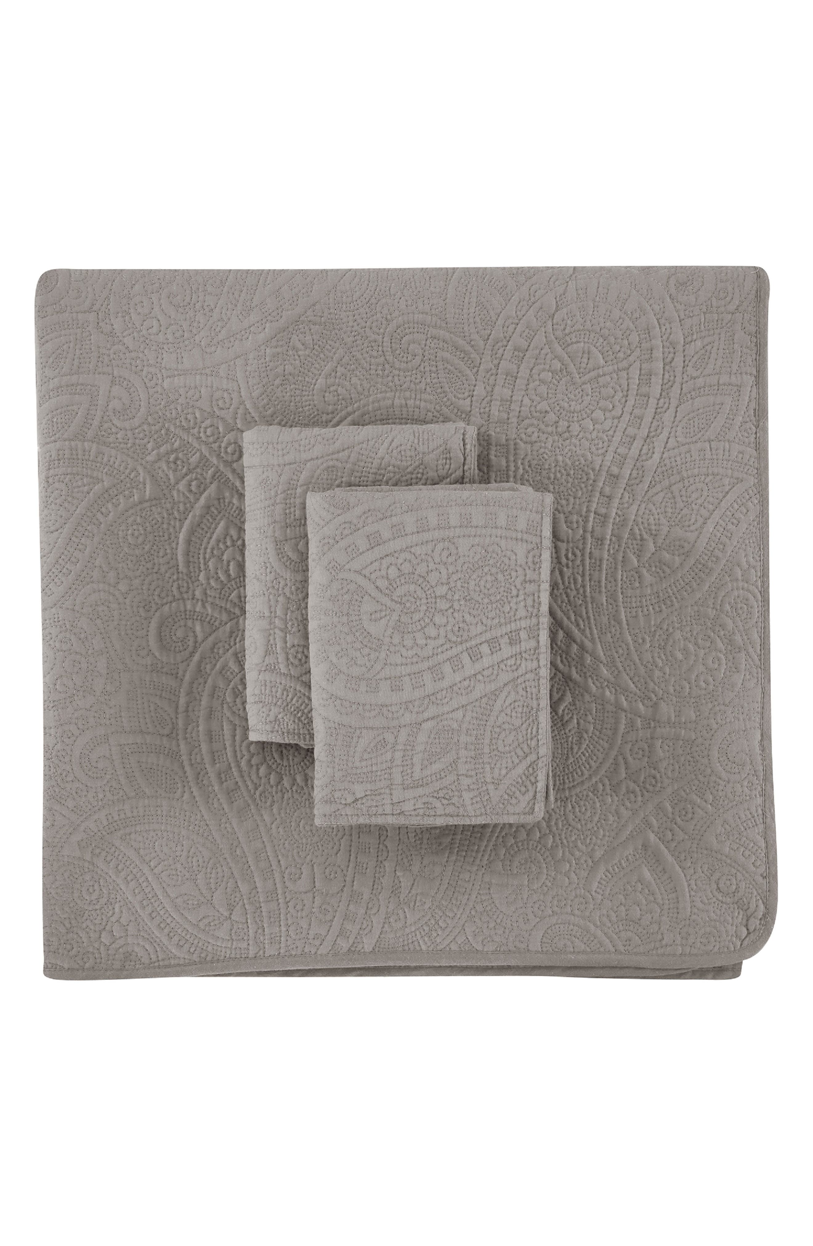 Pretty Paisley Embroidered 2-Piece Quilt Set