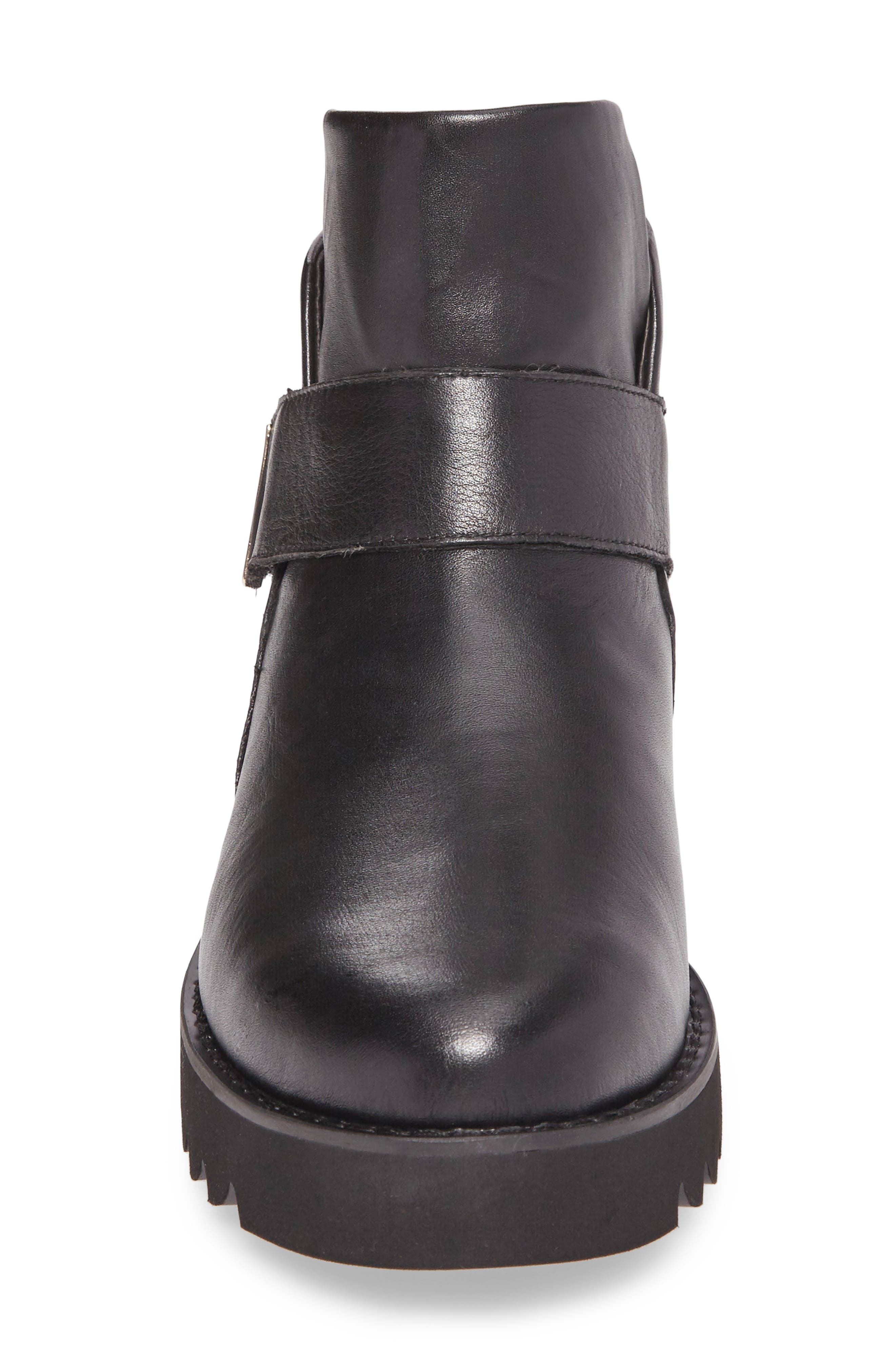 Sudini Kris Boot, Alternate, color, 