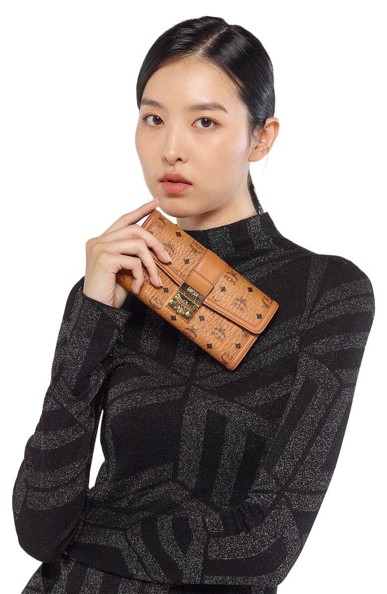 MCM Tracy Wallet on Chain in Visetos, Alternate, color, Cognac