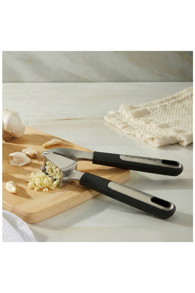 Leo Graphic Garlic Press, Alternate, color, BLACK