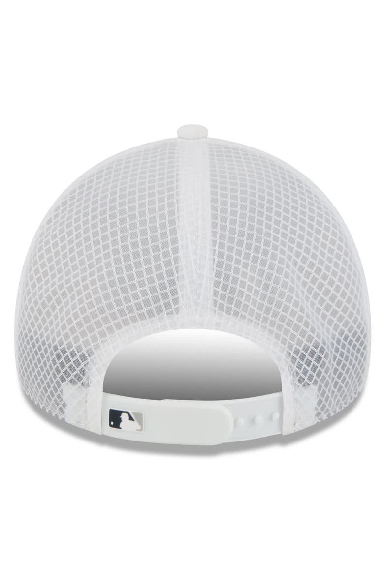 New Era Men's New Era White New York Yankees 2026 Batting Practice Apex 9FORTY Adjustable Trucker Hat, Alternate, color, White