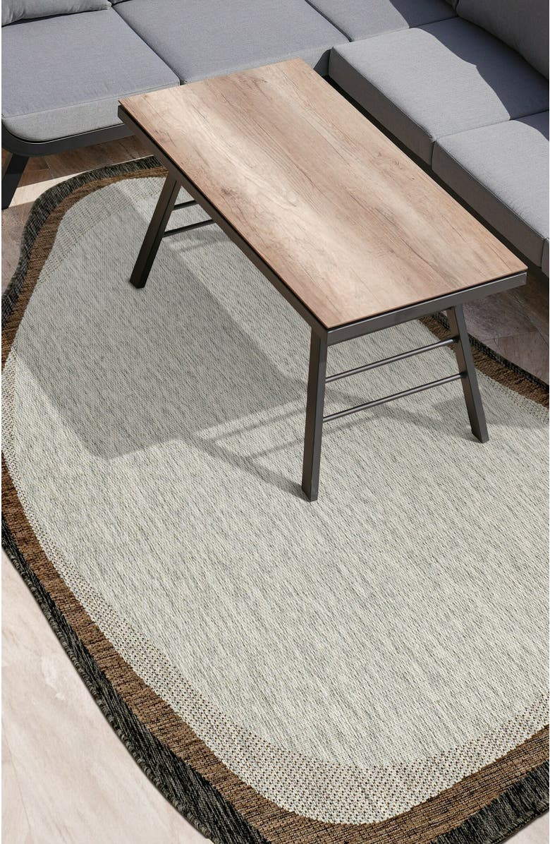 JONATHAN Y Wyatt Modern Rustic Abstract Indoor/Outdoor Shaped Area Rug, Alternate, color, Gray/Black