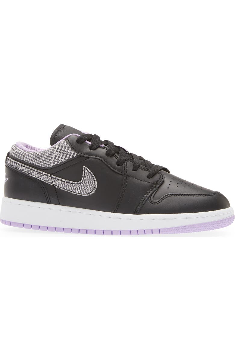 Jordan Air Jordan 1 Low SE Basketball Sneaker, Alternate, color,