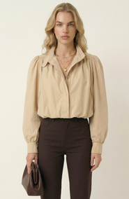 Modenaire Soft Cropped Point Collar Jacket