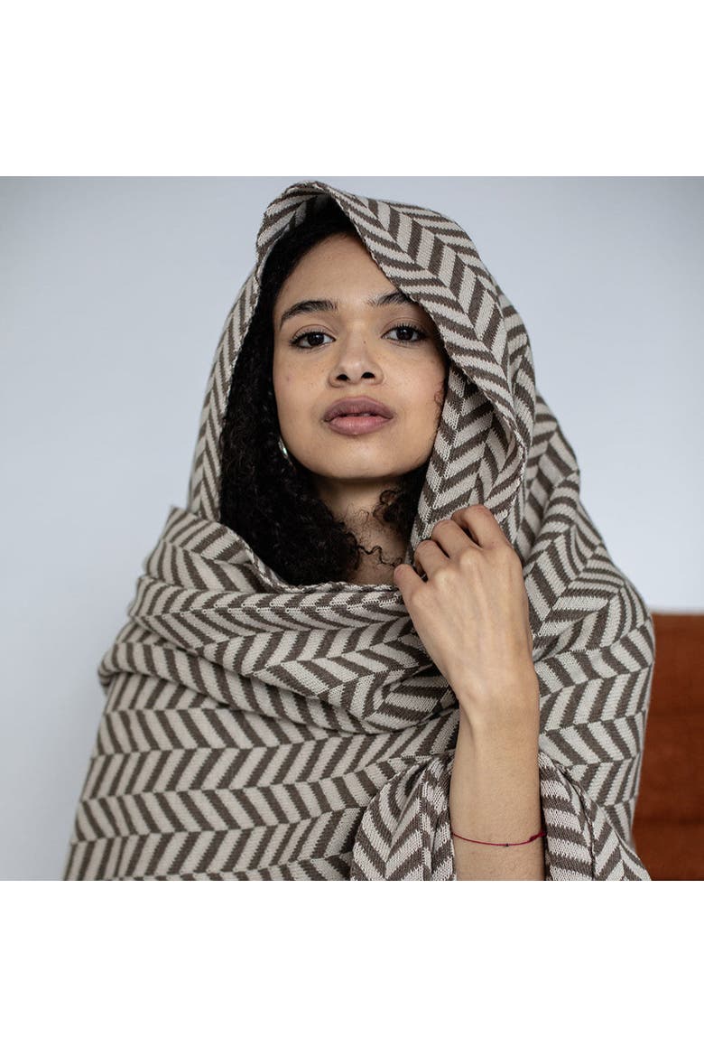 Zima Organic Cotton Throw Blanket, Alternate, color, Dark brown