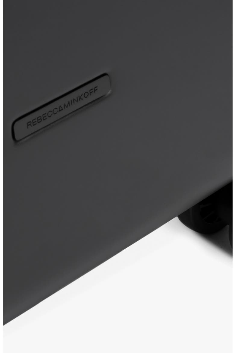 So Connected 22-Inch Charging Spinner Suitcase, Alternate, color, MATTE BLACK