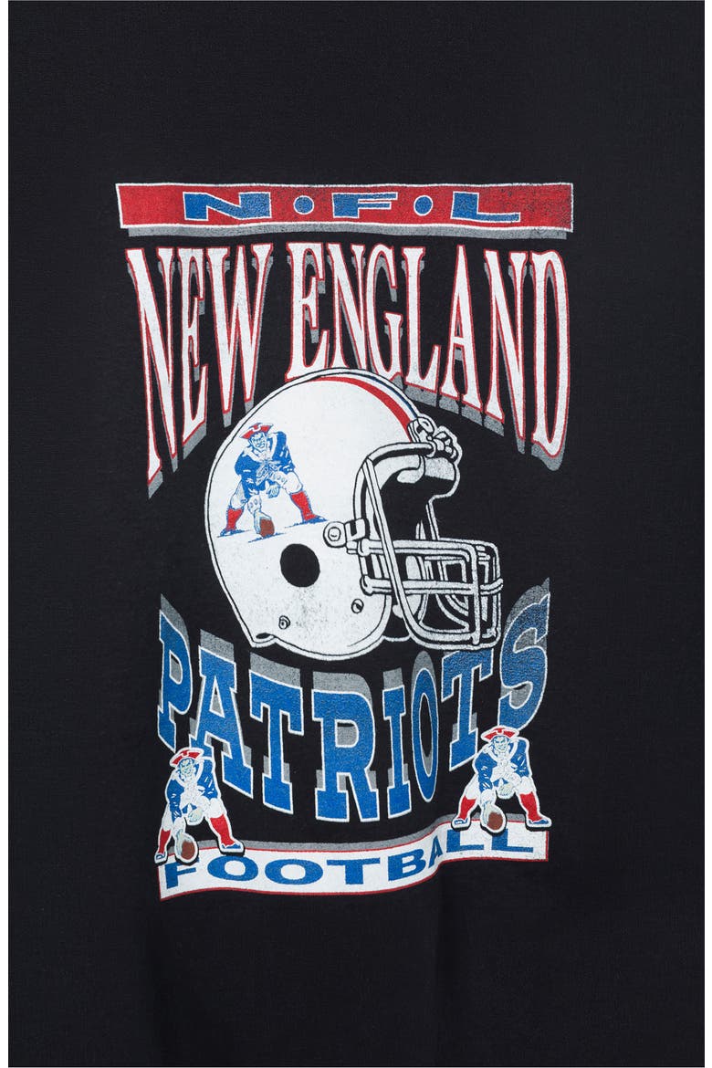 New England Patriots Helmet Flea Market Crewneck Sweatshirt, Alternate, color, BLACK