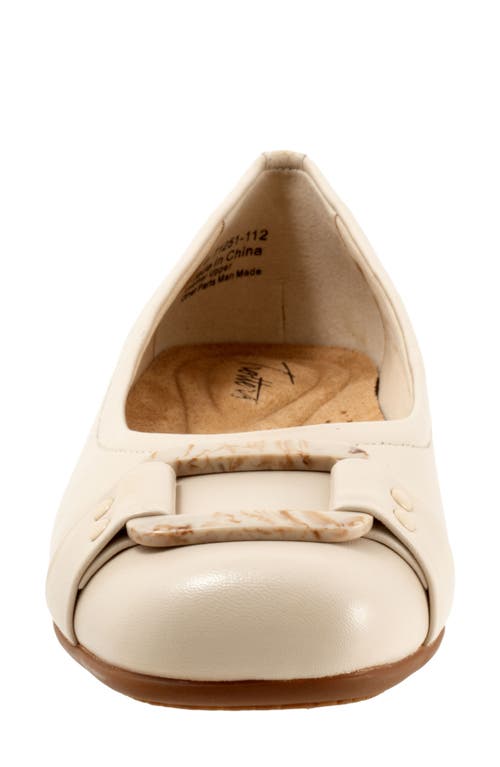 Trotters Sizzle Signature Flat In Ivory