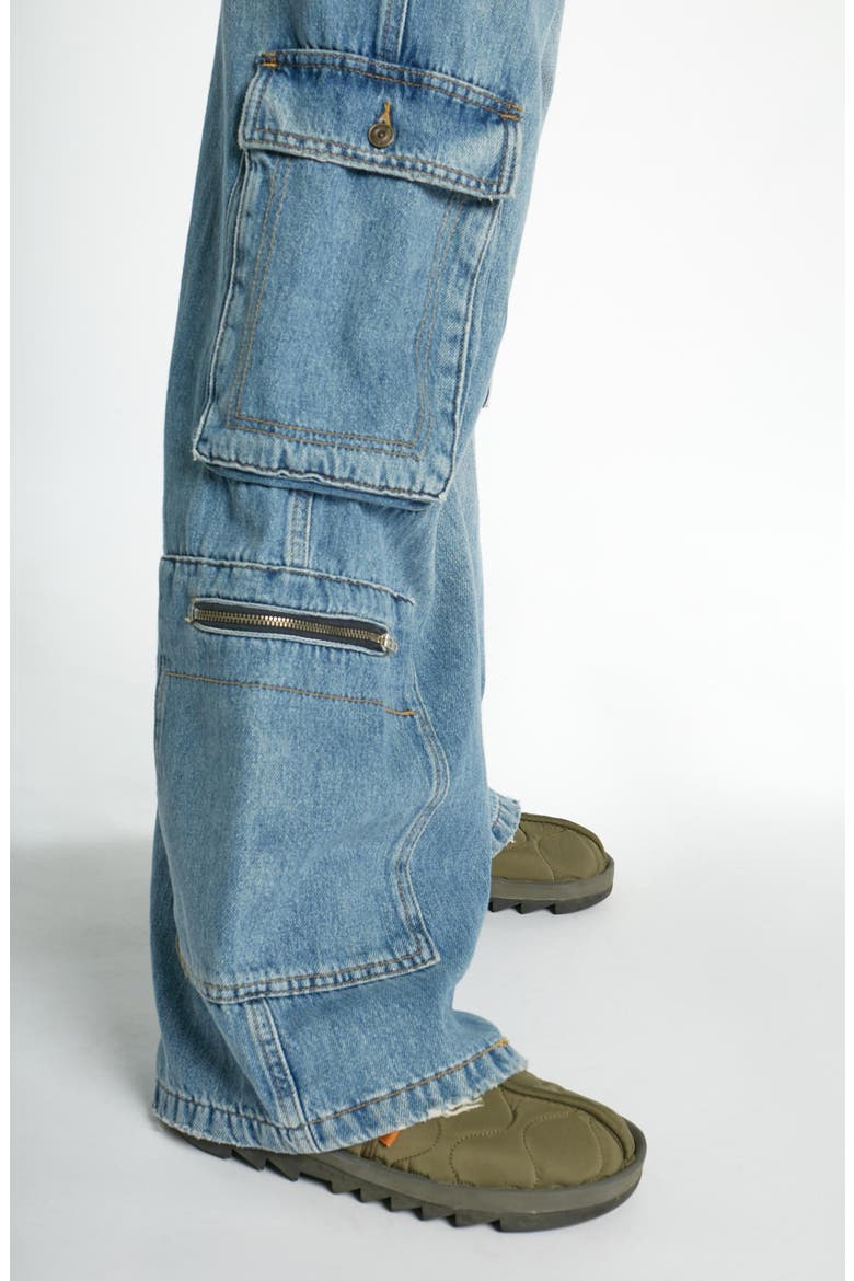 Puddle Low Rise Cargo Jeans, Alternate, color, MID VINTAGE