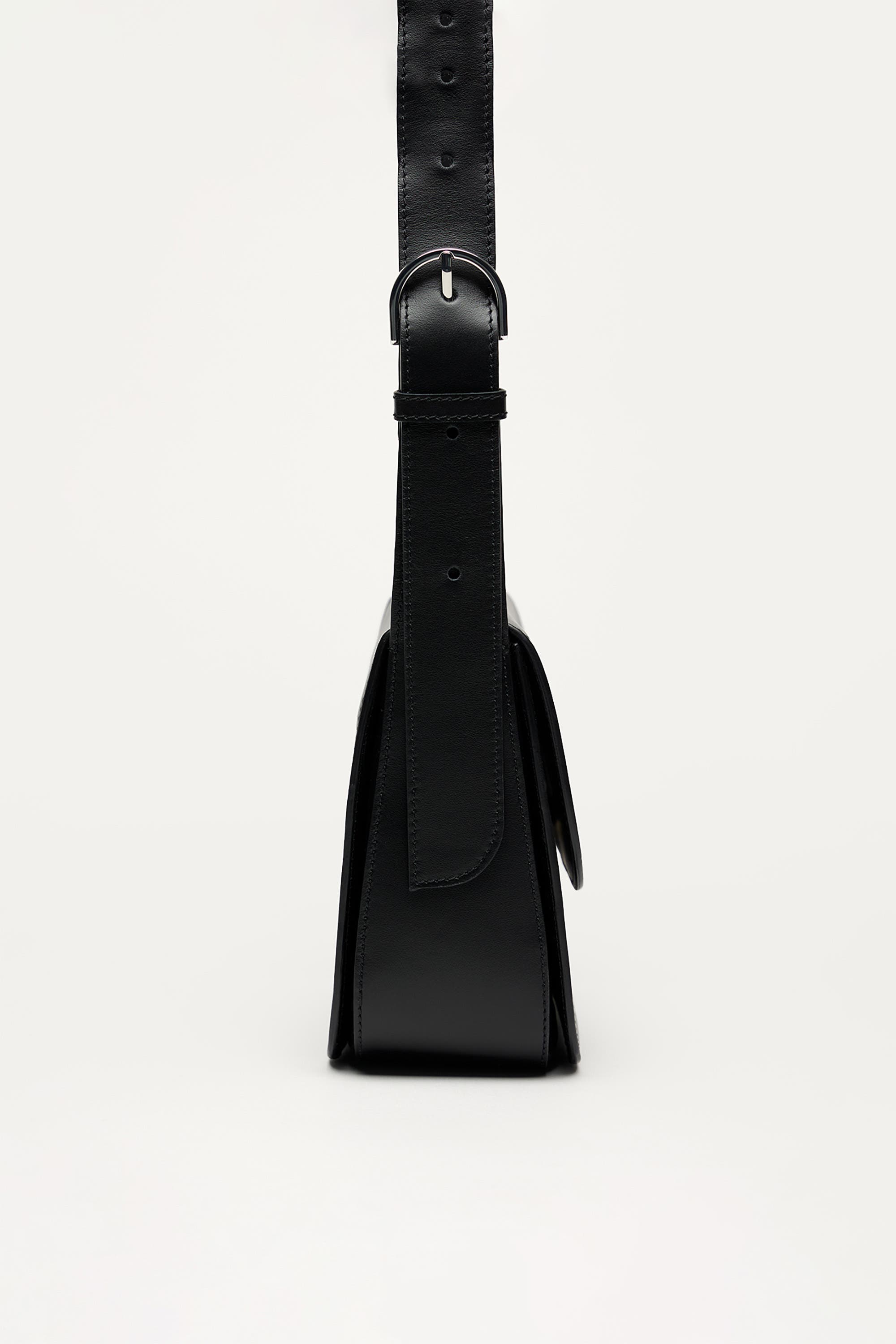 Want Les Essentiels Arch Smooth Leather Crossbody Bag, Alternate, color, Black