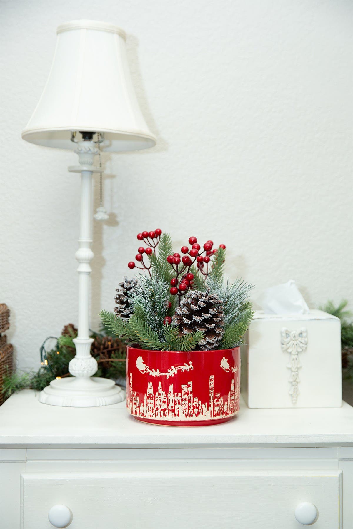 FLORA BUNDA Xmas Mix in 7" Red Cityscape Ceramic Pot