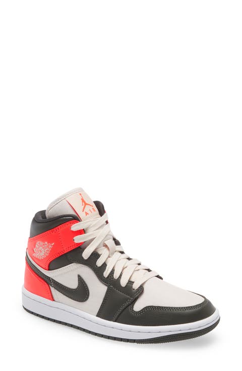 Air Jordan 1 Mid SE Sneaker