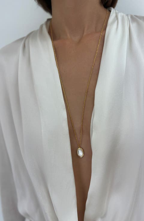 Oval Mother-of-Pearl Pendant Necklace