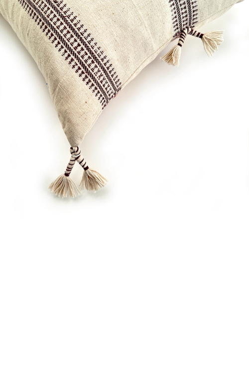 Nimmit Understreke Handwoven Pillow In White