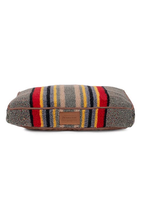 Vintage Camp Napper Pet Bed