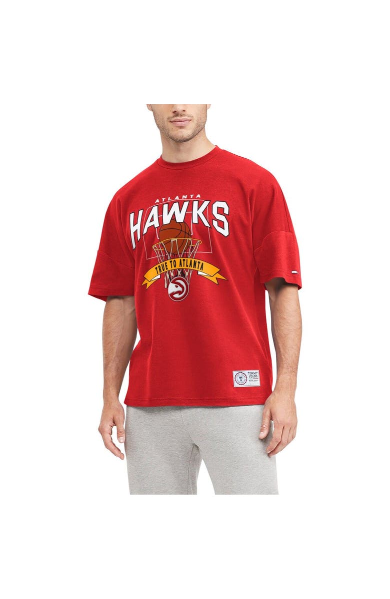 TOMMY JEANS Men's Tommy Jeans Red Atlanta Hawks Tim Backboard T-Shirt, Main, color, Red