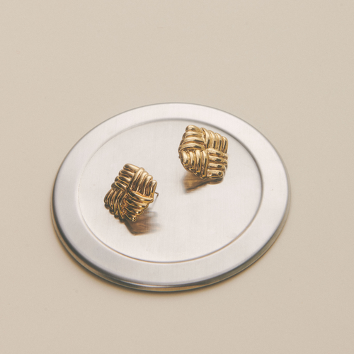 Heaven Mayhem Wind Earrings In Gold