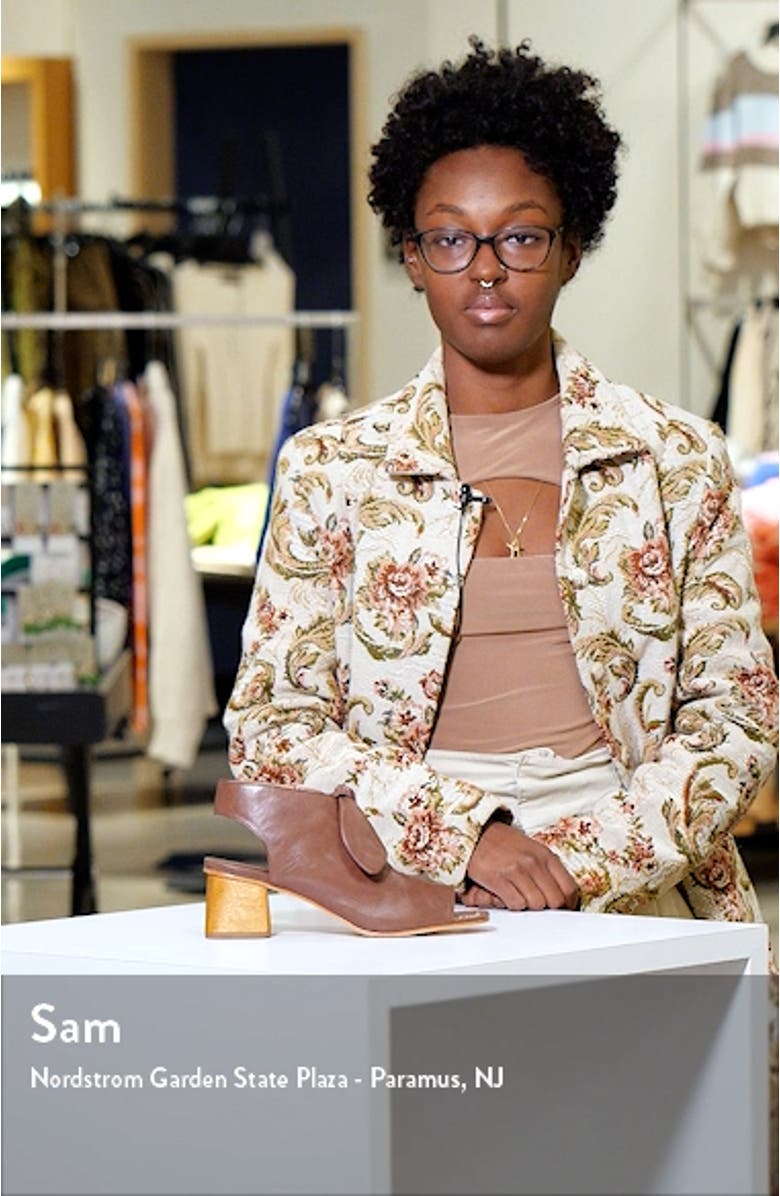 Bernardo Lizzie Sandal, sales video thumbnail