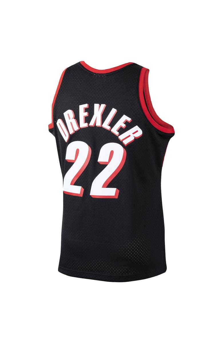 Mitchell & Ness Men's Mitchell & Ness Clyde Drexler Black Portland Trail Blazers 1991/92 Hardwood Classics Swingman Jersey, Alternate, color,