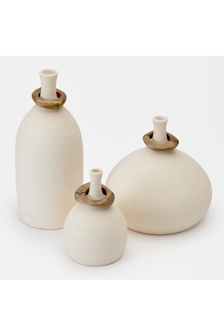 Mona Vessels, Main, color, Raw Blanc - Brass Ring