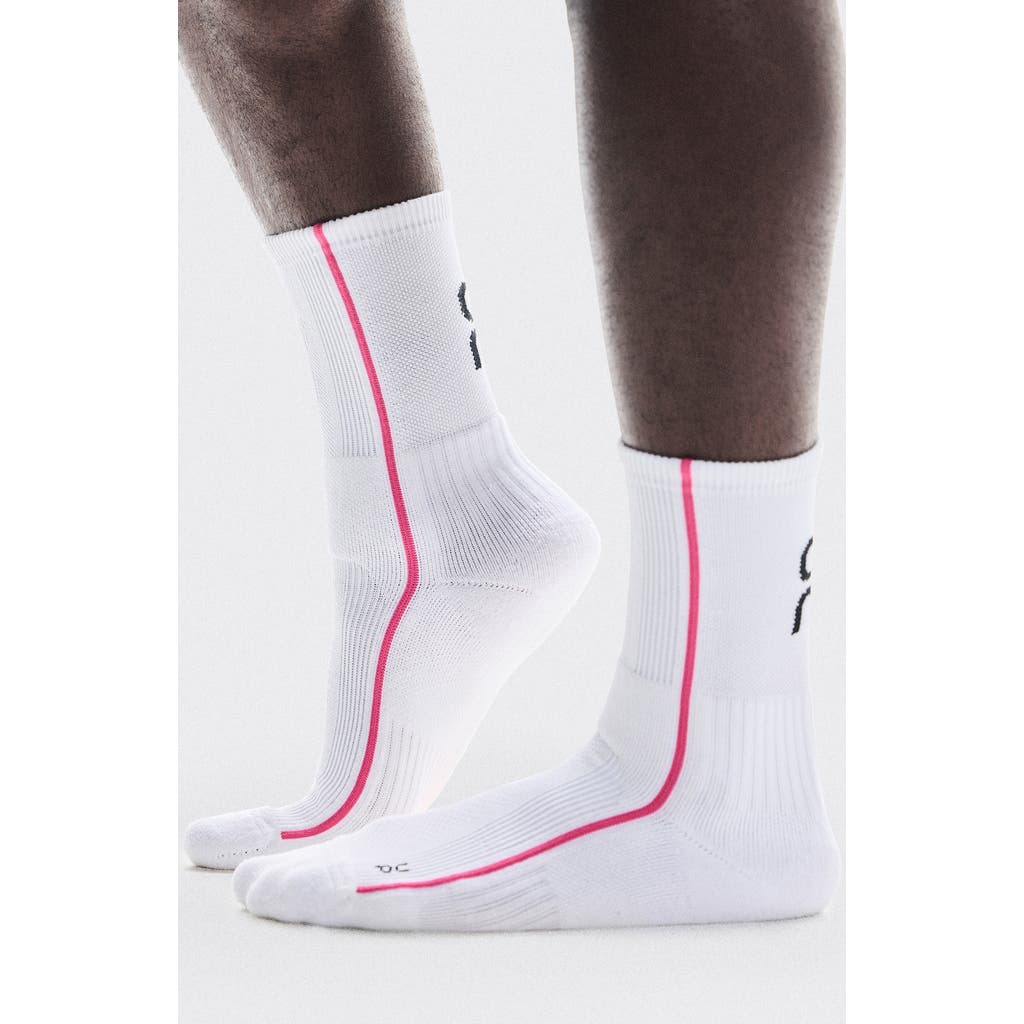 On Court Crew Socks In White/pink
