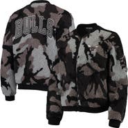 THE WILD COLLECTIVE Women's The Wild Collective Black Chicago Bulls Camo Sherpa Full-Zip Bomber Jacket