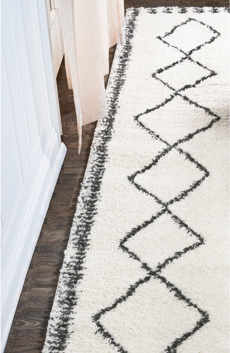 JONATHAN Y Calvia Moroccan Diamond Shag Area Rug, Alternate, color, White/Gray