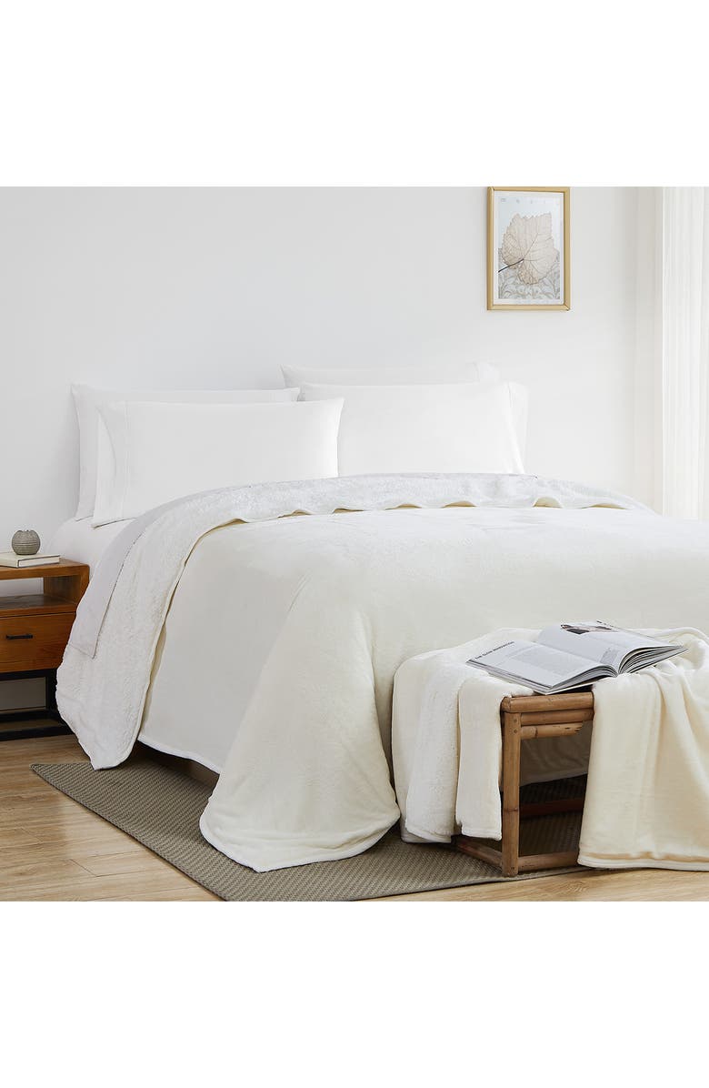 SOUTHSHORE FINE LINENS Microfleece Oversized Reversible Faux Shearling Throw Blanket, Alternate, color, Cream