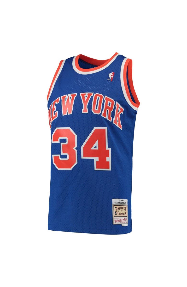 Mitchell & Ness Men's Mitchell & Ness Charles Oakley Blue New York Knicks Hardwood Classics Swingman Jersey, Alternate, color, 