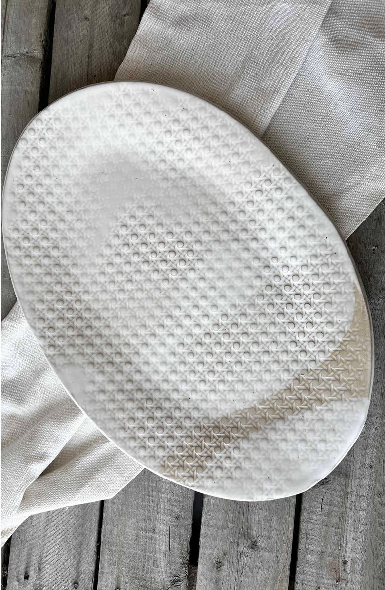 Gina de Santis Ceramics Sandalwood Caned Statement Platter, Alternate, color, Sand