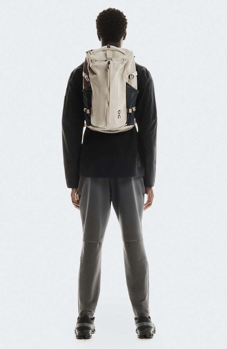 On 30-Liter Speed Pack, Alternate, color, Sand/ Black