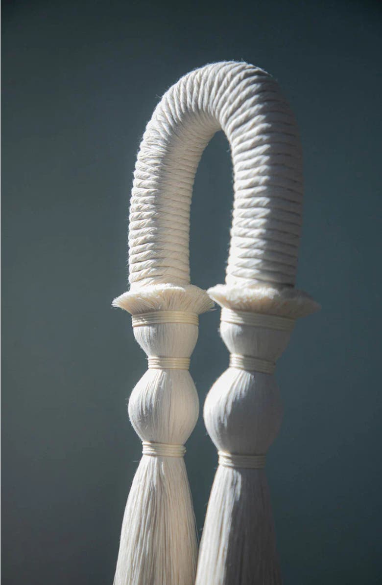 Caralarga Aldeana Sculpture, Alternate, color, White