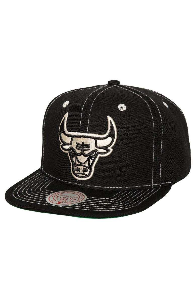 Mitchell & Ness Men's Mitchell & Ness Black Chicago Bulls Energy Contrast Snapback Hat, Main, color, 